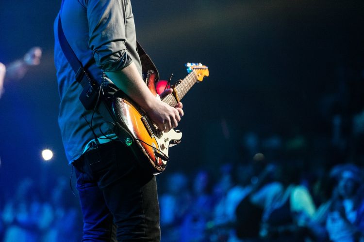 Concert evenement gitarist via Pixabay