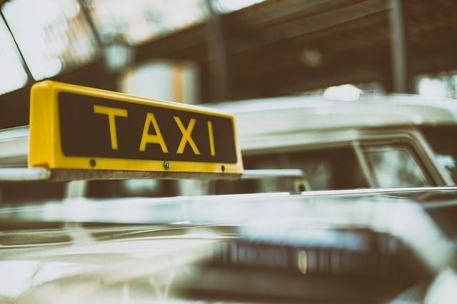 Taxi via Pixabay 2018