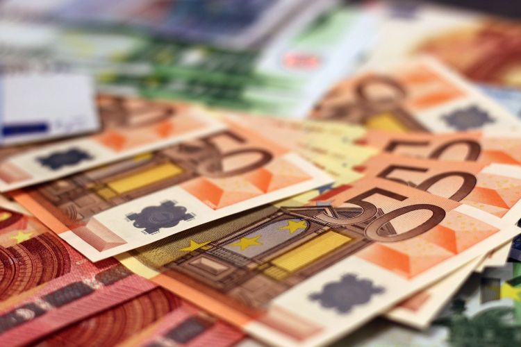 euro's 6 via Pixabay