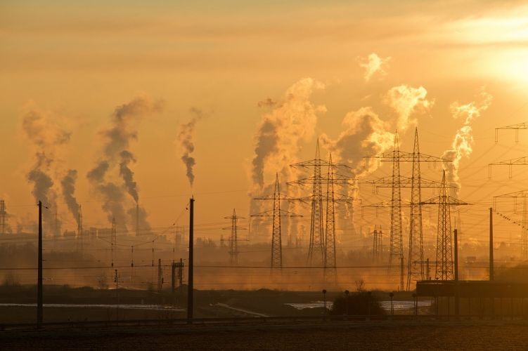 Milieu vervuiling fabrieken schoorstenen via Pixabay