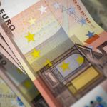 Huurtoeslag miljoen huishoudens gemiddeld tien euro per maand omlaag