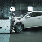 Feit of fabel: autofabrikanten sturen hun nieuwste modellen naar verzekeraars om deze te laten crashtesten